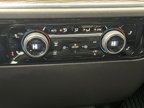 Certified 2022 Chevrolet Silverado 1500 RST w/ Z71 Off-Road Package image 23