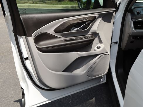 Used 2021 GMC Terrain SLT w/ LPO, Floor Liner Package FWD image 16