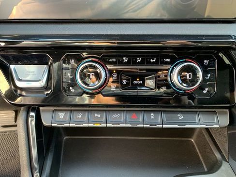 Used 2024 GMC Sierra 2500 AT4 w/ Technology Package image 27