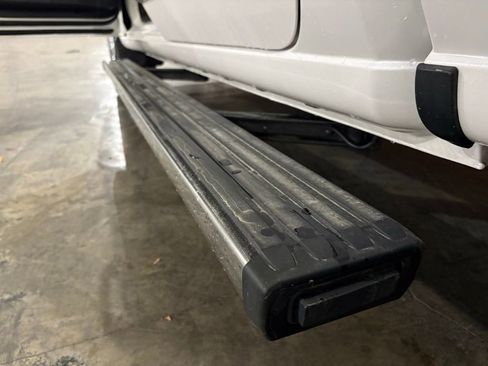 Used 2022 Chevrolet Silverado 1500 High Country w/ Technology Package image 12