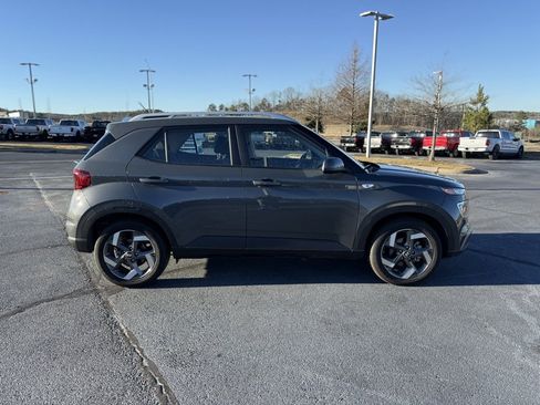 Used 2025 Hyundai Venue SEL image 9