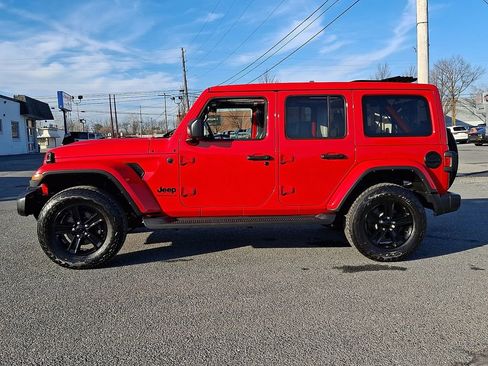 Used 2023 Jeep Wrangler Unlimited Sahara AWD/4WD image 9