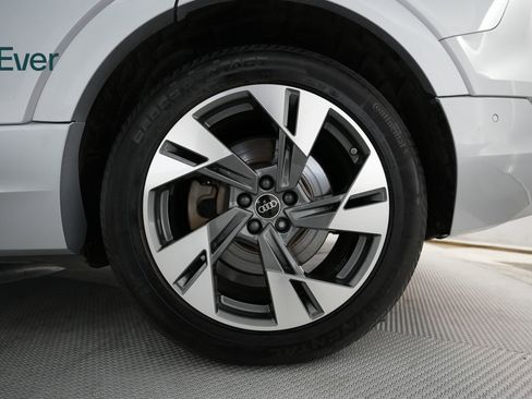 Used 2022 Audi e-tron Premium Plus image 18