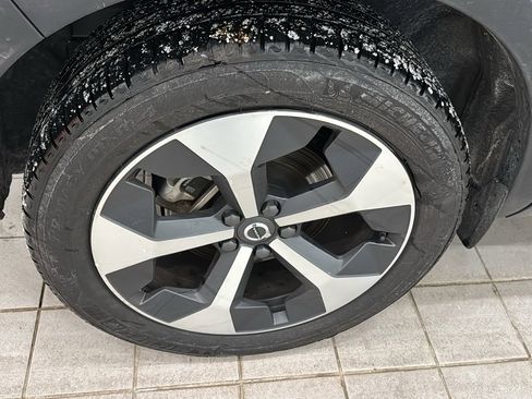 Certified 2025 Volvo XC40 B5 Plus image 31