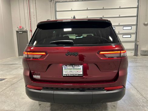 New 2025 Jeep Grand Cherokee L Altitude image 7