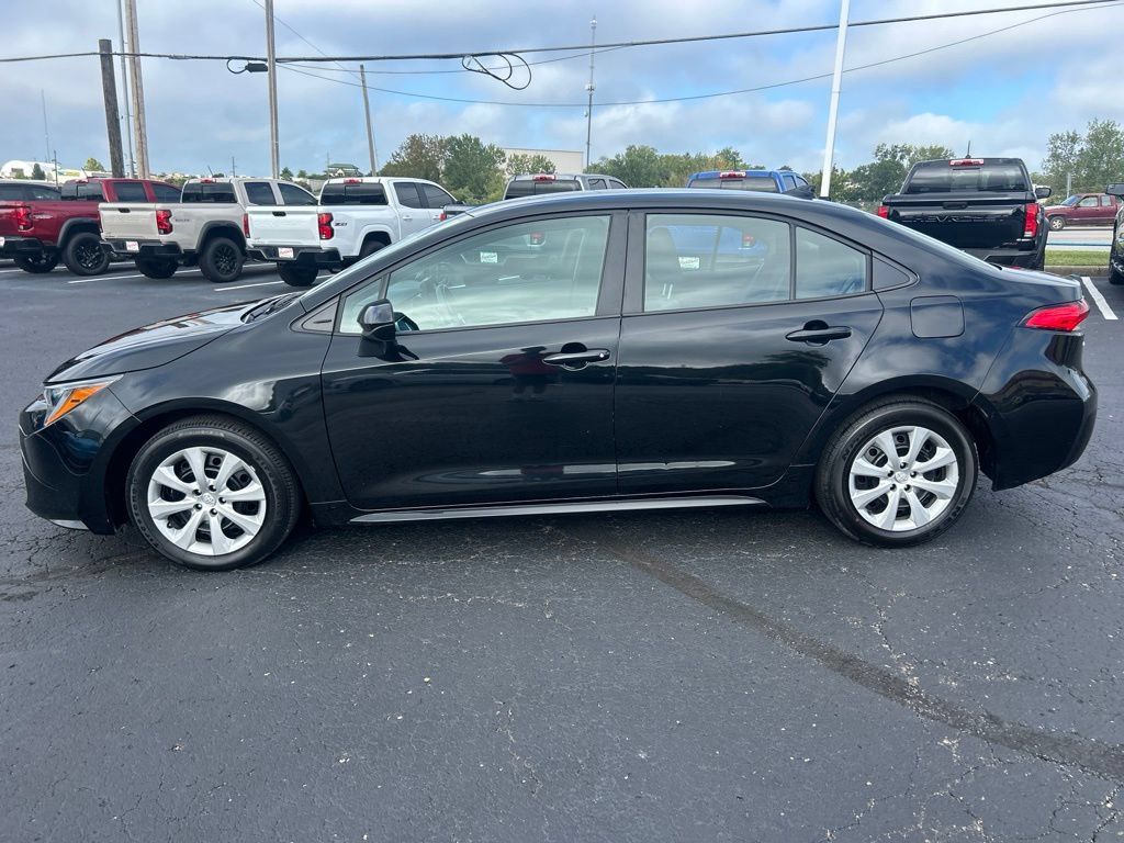 Used 2025 Toyota Corolla LE FWD image 8