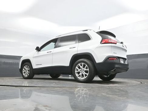 Used 2016 Jeep Cherokee Latitude w/ Safety/Convenience Group AWD/4WD image 49