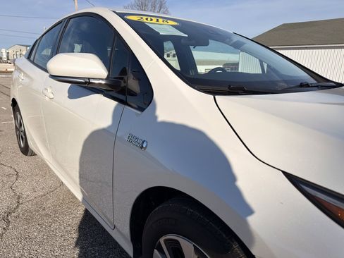 Used 2018 Toyota Prius Prime Premium image 7