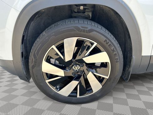 Certified 2025 Volkswagen Atlas Cross Sport SE AWD/4WD image 19
