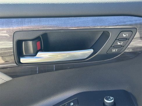 Certified 2022 Toyota Highlander Platinum image 24