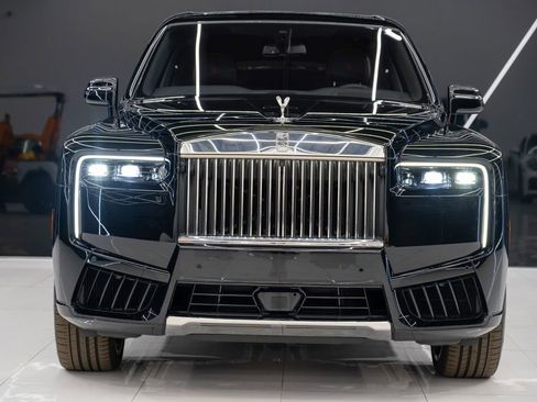 Used 2025 Rolls-Royce Cullinan image 2