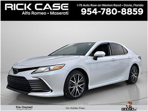 Used 2021 Toyota Camry XLE FWD image 1