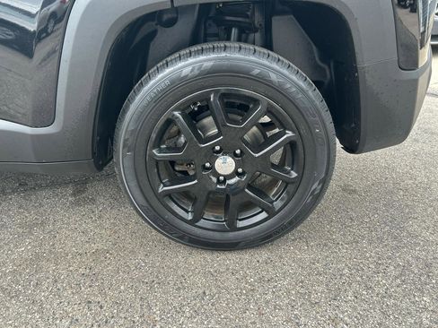 Used 2021 Jeep Renegade Latitude AWD/4WD image 28