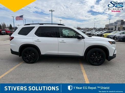 Used 2025 Honda Pilot Black Edition image 4