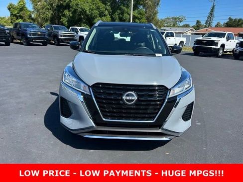 Used 2023 Nissan Kicks SV FWD image 2