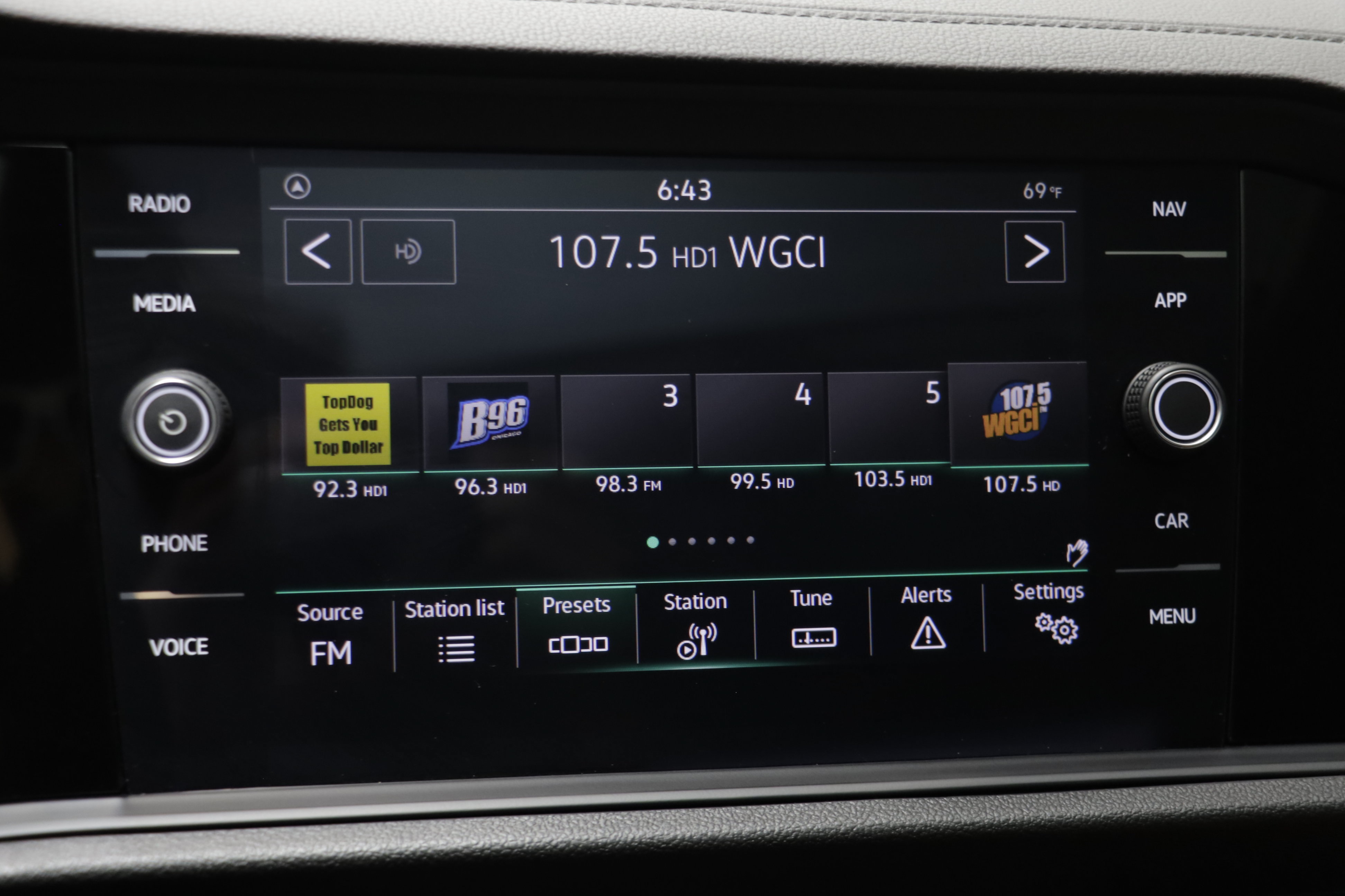 Used 2023 Volkswagen Jetta SEL FWD image 8