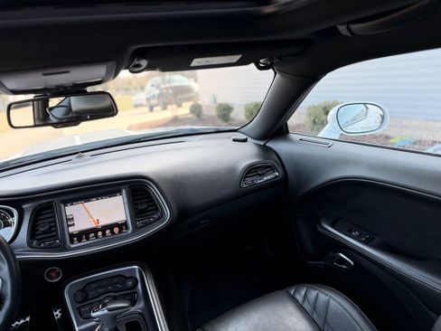Used 2015 Dodge Challenger SRT w/ Technology Group image 28