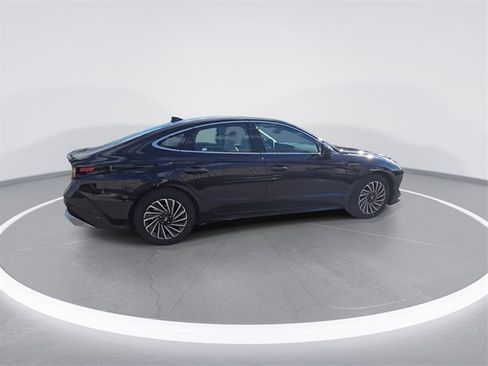 New 2025 Hyundai Sonata Limited image 9