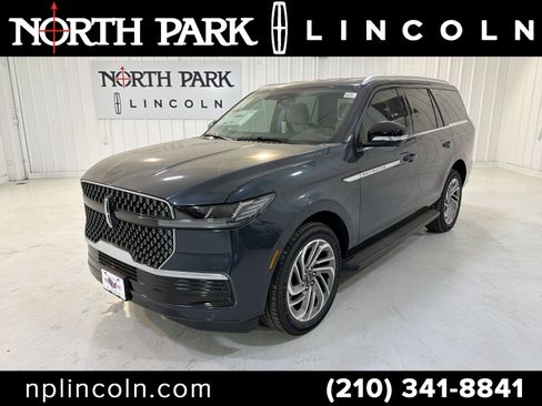 New 2026 Lincoln Navigator Premiere AWD/4WD image 1