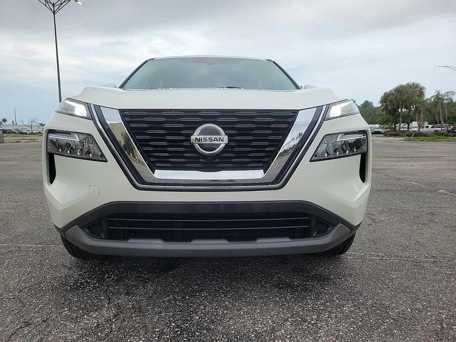 Used 2021 Nissan Rogue SV FWD image 6