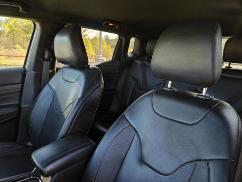 Used 2023 Jeep Compass Limited image 19