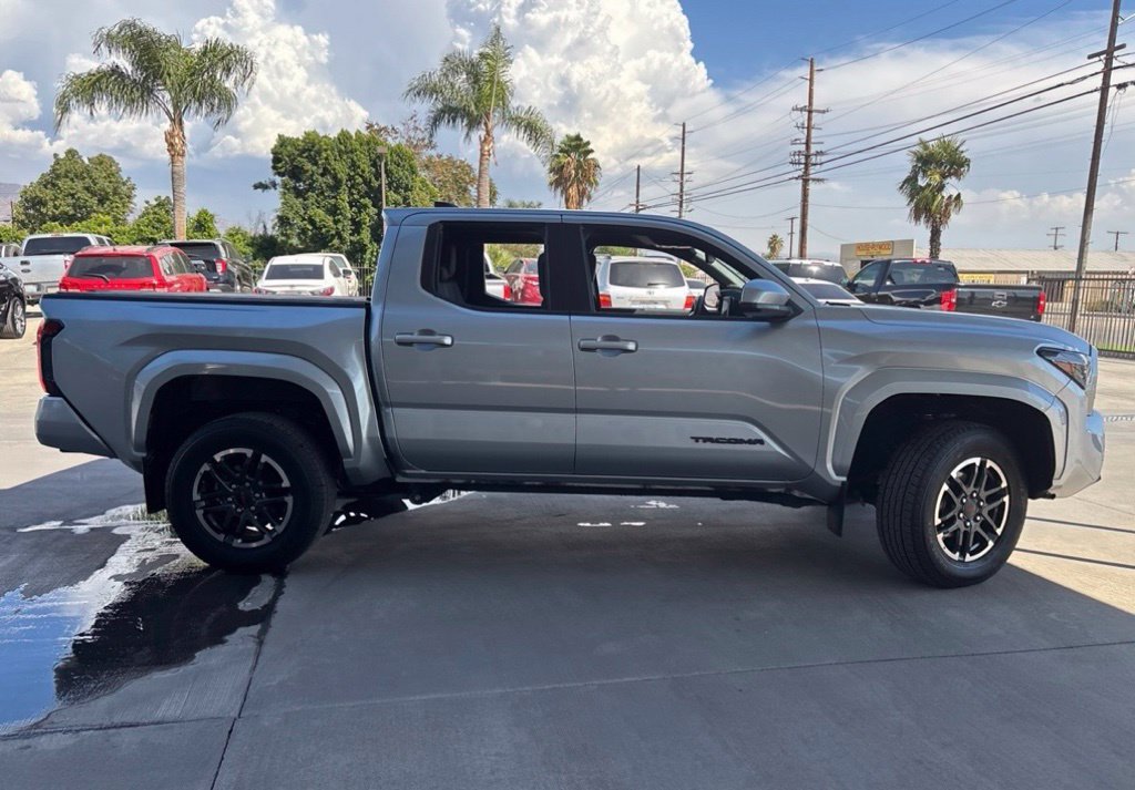 Used 2024 Toyota Tacoma SR5 AWD/4WD image 4