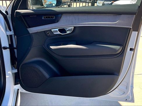 New 2026 Volvo XC90 T8 Ultra w/ Protection Package Premier image 19