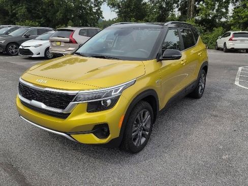 Used 2023 Kia Seltos S w/ Navigation Package AWD/4WD image 3