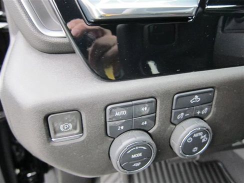 Used 2024 Chevrolet Silverado 1500 LT w/ Z71 Off-Road Package image 13