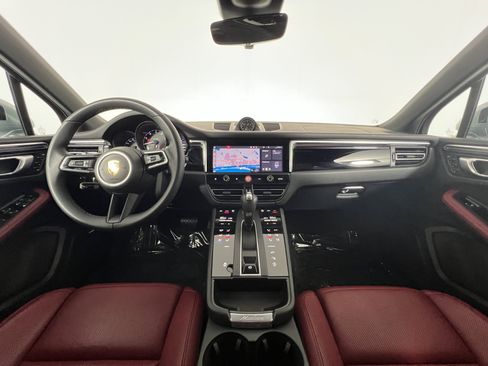 Certified 2026 Porsche Macan AWD/4WD image 13