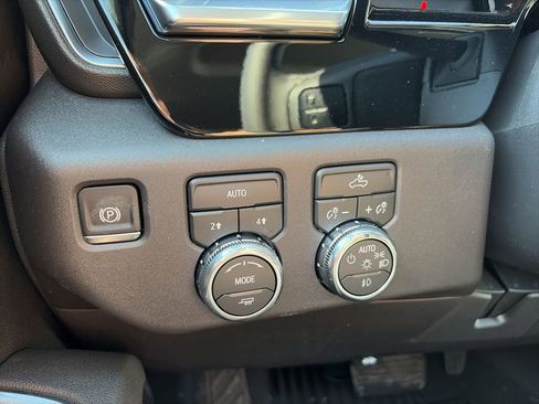 New 2026 GMC Sierra 1500 Elevation image 17