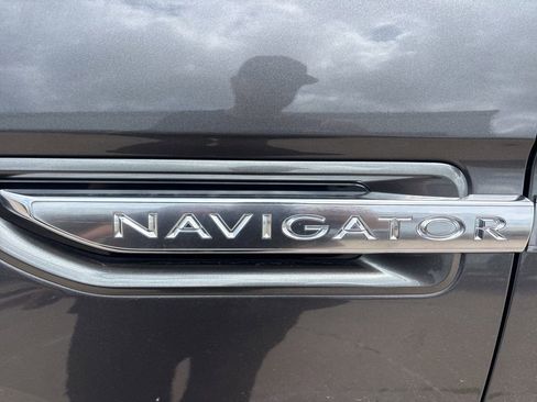 Used 2018 Lincoln Navigator Reserve w/ Cargo Package AWD/4WD image 11