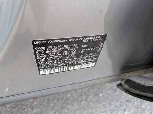 Used 2025 Volkswagen Atlas SE image 32