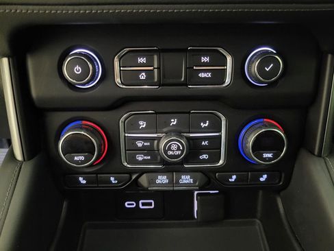 Used 2021 Chevrolet Tahoe Z71 AWD/4WD image 13