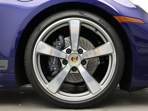 Used 2024 Porsche 911 Carrera T RWD image 2