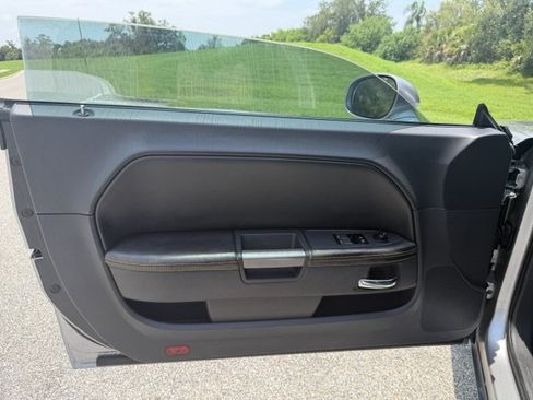 Used 2014 Dodge Challenger SXT RWD image 10