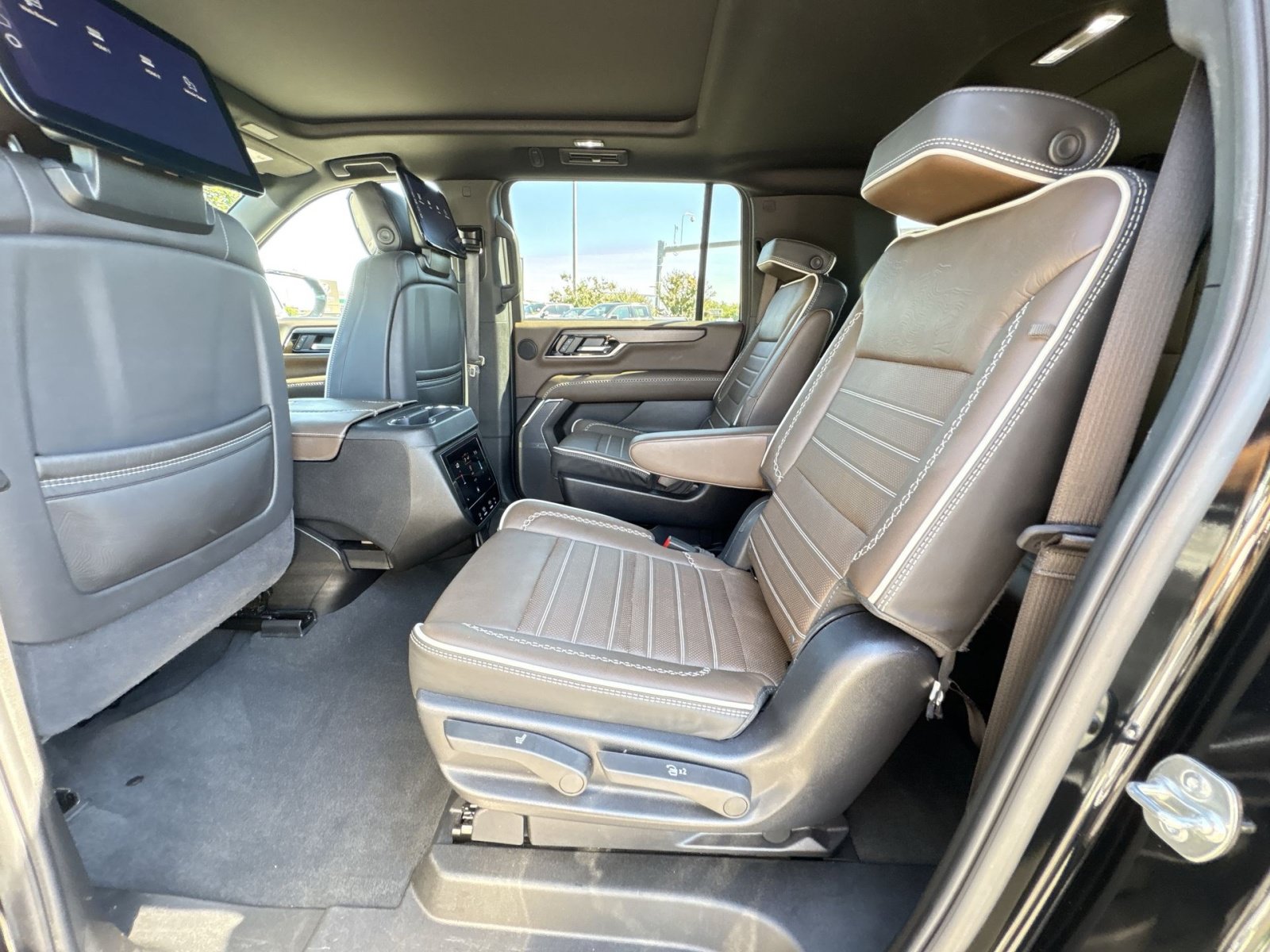 Used 2025 GMC Yukon XL Denali Ultimate AWD/4WD image 26