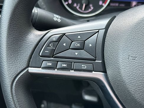 Used 2025 Nissan Sentra SV FWD image 25