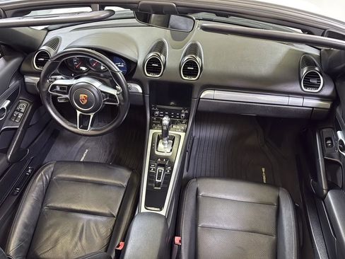 Used 2018 Porsche 718 Boxster RWD image 15