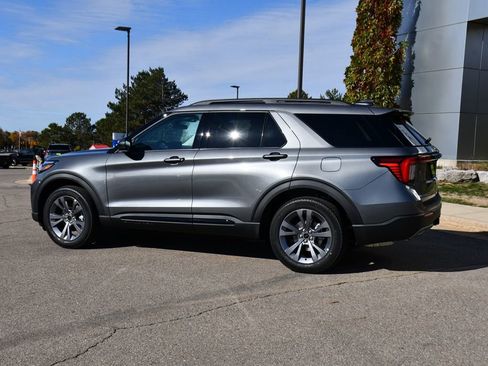 Used 2026 Ford Explorer Active w/ Active Comfort Package image 3