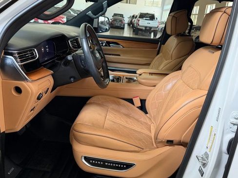 Used 2022 Jeep Grand Wagoneer Series III AWD/4WD image 18
