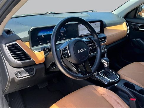 Used 2024 Kia Seltos EX FWD image 16