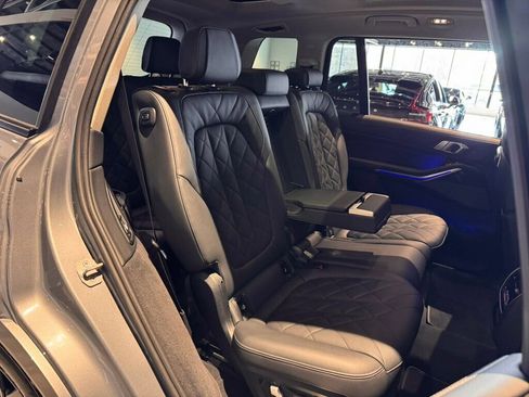Used 2024 BMW X7 xDrive40i w/ Premium Package image 25