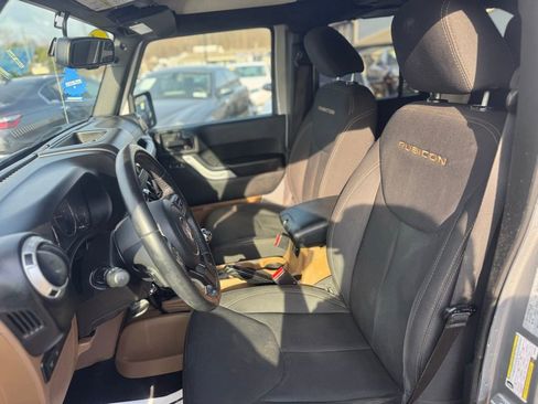 Used 2017 Jeep Wrangler Unlimited Rubicon w/ Connectivity Group image 33