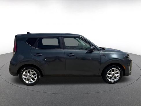 Used 2025 Kia Soul LX w/ LX Technology Package FWD image 16