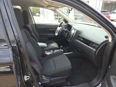 Used 2019 Mitsubishi Outlander ES image 12