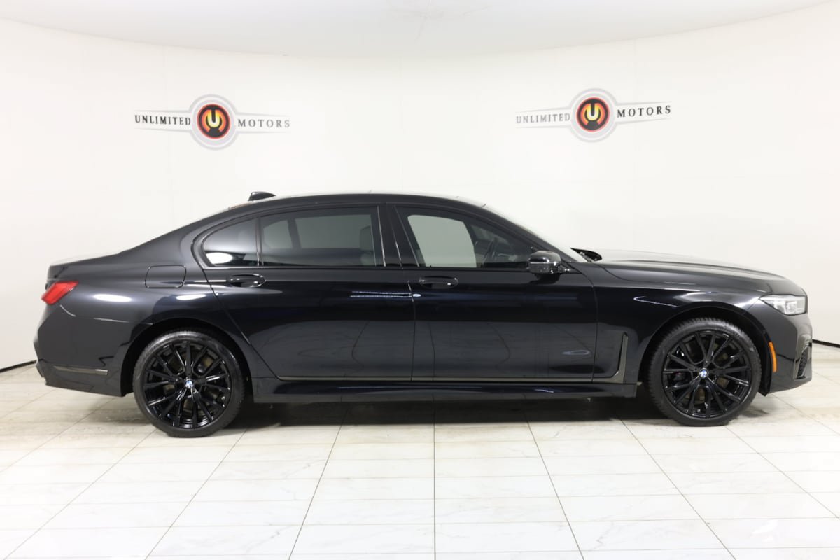 Used 2022 BMW 750i xDrive w/ Luxury Rear Seating Package AWD/4WD image 2