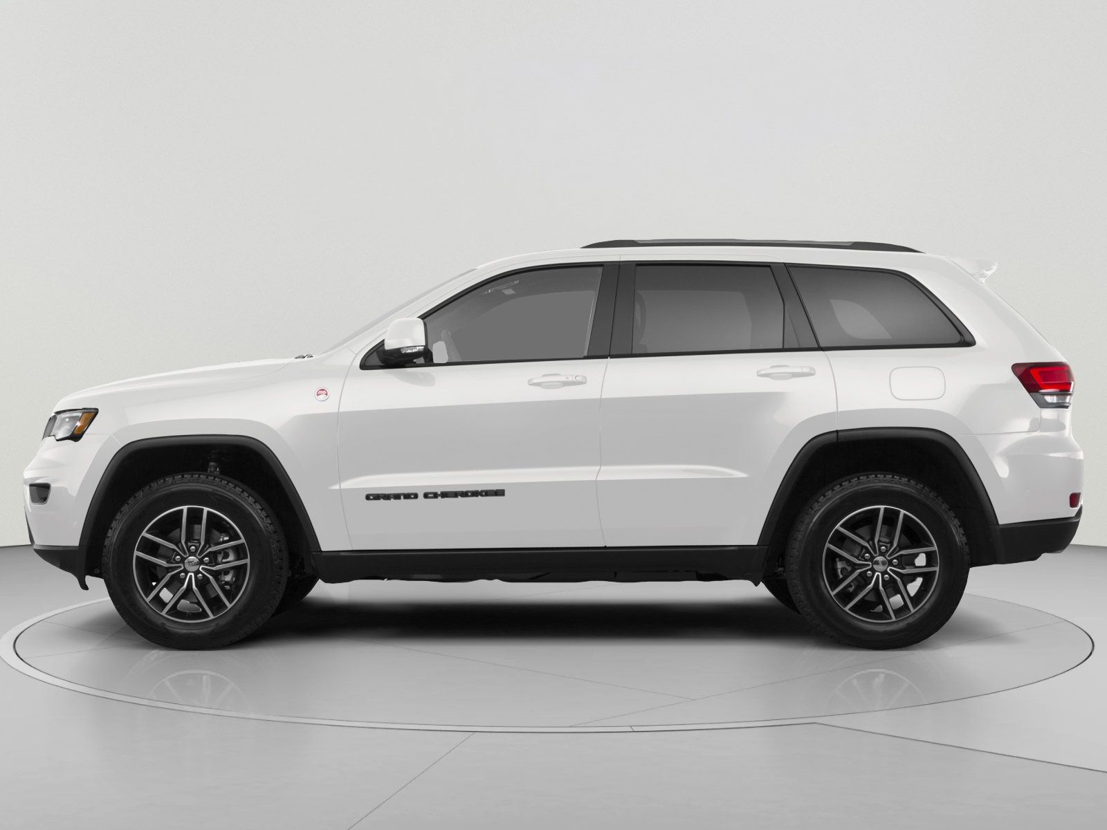 Used 2018 Jeep Grand Cherokee Summit AWD/4WD image 2