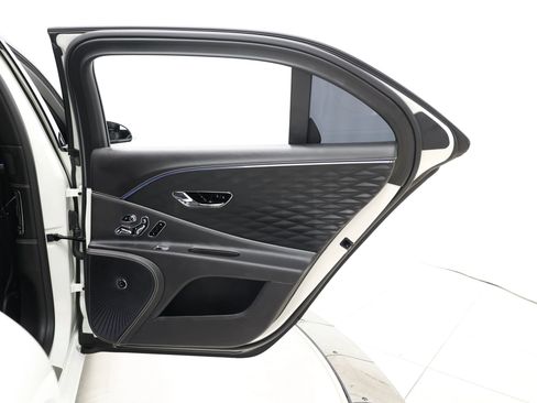 Used 2020 Bentley Flying Spur W12 image 87