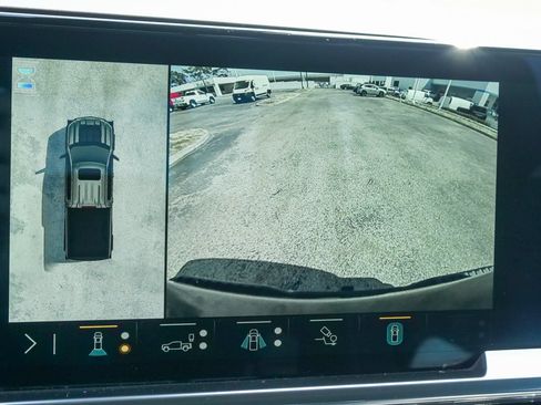 Used 2023 Chevrolet Silverado 1500 LT Trail Boss w/ Convenience Package II AWD/4WD image 23
